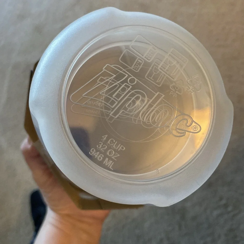 NEW! ZIPLOC TWIST N LOC SET OF (2) MEDIUM ROUND CONTAINERS W/LIDS 4 CUP 32 OZ